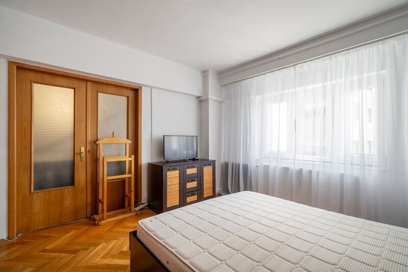 Str. Traian, Matei Basarab, imobil cu lift, comision 0%, 3 camere